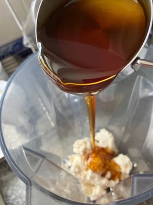 添加蜂蜜。