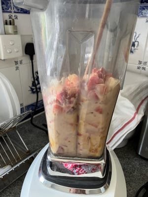 添加冷凍桃子。