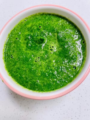 Wash and chop the spinach, put it into the pot and blanch it. After blanching, quickly put it into cold water to cool it down to keep it green. Take it out and drain it for later use.