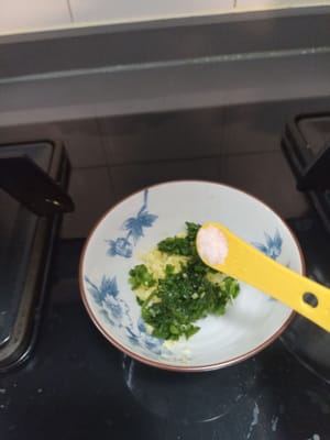 aggiungere 1/4 cucchiaino di sale
