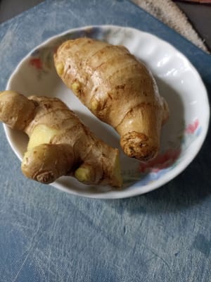 Lavare e pulire lo zenzero