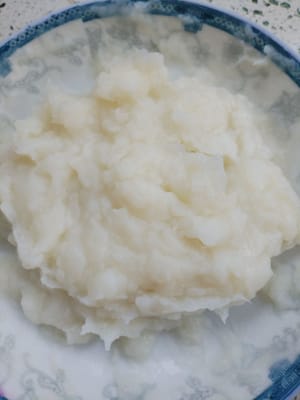 把冷藏好的山药泥取出
