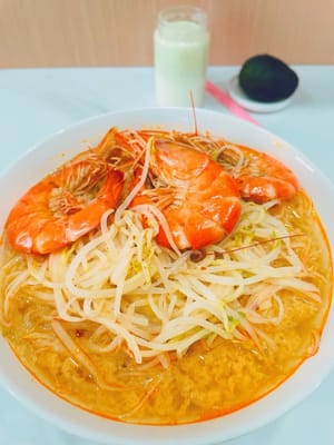 Lebih nikmat lagi jika disajikan dengan minuman dingin (seperti smoothie alpukat)!