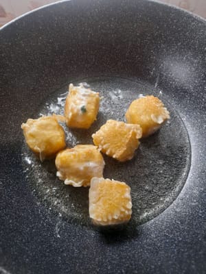 Heat the oil, dip the filled tofu into the batter, fry until both sides are golden brown, remove and drain.