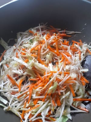 Heat oil (3 tablespoons), saute ground spices until fragrant, add carrots, bean sprouts, spring onions and sauteed cabbage and stir well. Add sugar, salt, stock powder, spring onions, stir well.