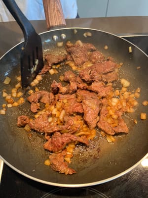 Continuez à faire frire à feu doux jusqu'à ce que ce soit complètement cuit.