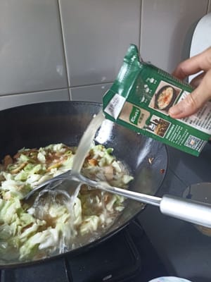 Tambahkan 200ml chicken broth