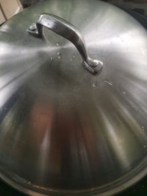 그런 다음 뚜껑을 덮고 물이 끓을 때까지 기다리세요.