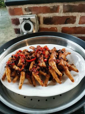 poi mettere i piedini di pollo