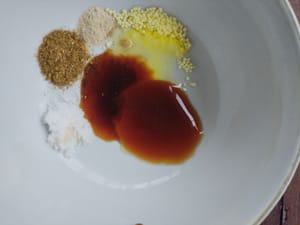 1 sendok teh bubuk ayam, 1 sendok teh merica, 1 sendok teh merica Sichuan, 1 sendok kecap asin, 1 sendok saus tiram, garam secukupnya