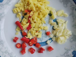 10g jahe, 10g bawang putih, 5g cabai