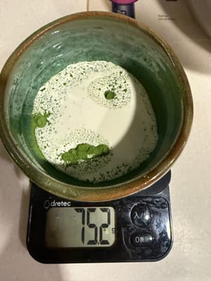 Tuang 75 gram krim dan aduk rata.