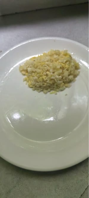 蒜150克，切成蒜末