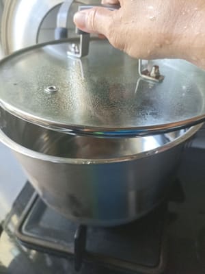 Tutup dan masak sambil nunggu air mendidih kita lanjutkan