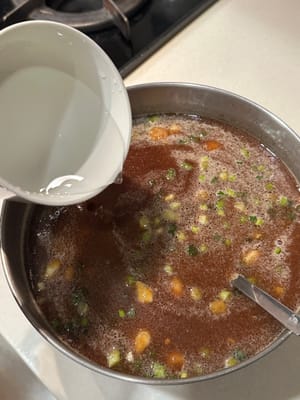 aggiungere un po' d'acqua in più se il composto è troppo denso, altrimenti saltare questo passaggio