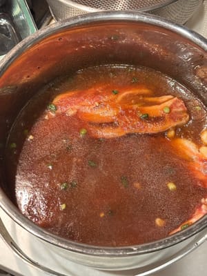 ripetere il procedimento e versare la salsa rimanente per coprire la carne