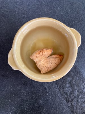 Lavar la cáscara de mandarina y remojar durante una hora.