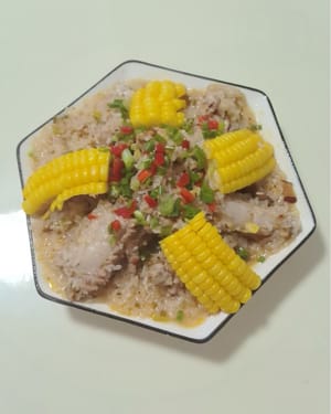 蒸した後、用意しておいた調味料を加えます。