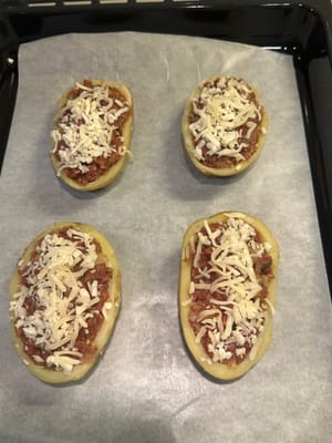 Transférez sur une plaque de cuisson et laissez cuire au four à 210 °C pendant 30 minutes.