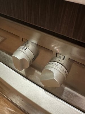 Préchauffez le four à 210 °C pendant au moins 10 minutes.