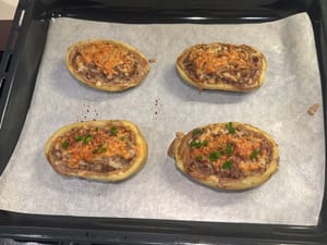 Une fois cuit, garnissez d'oignons verts et c'est prêt !