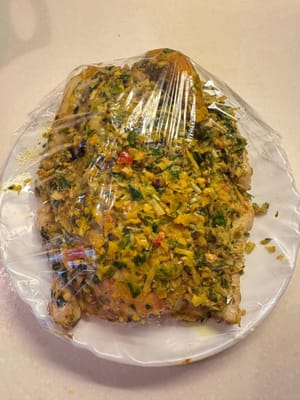 냉장고에 넣어 최소 2시간 동안 재워두세요.