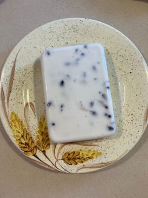 将布丁从锅中取出即可食用。