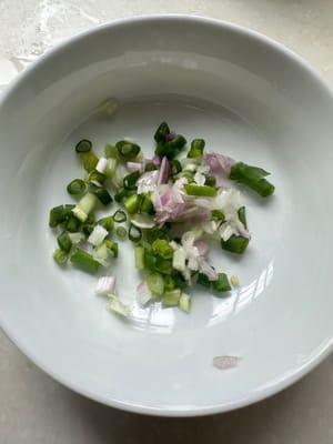 chili powder, personal preference, 2 grams of chicken powder, a scallion cut and set aside