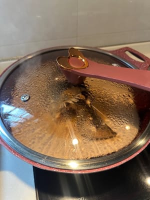 水滾後中大火蒸魚8分鐘