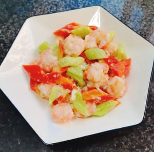 炒好盛出裝盤即可。