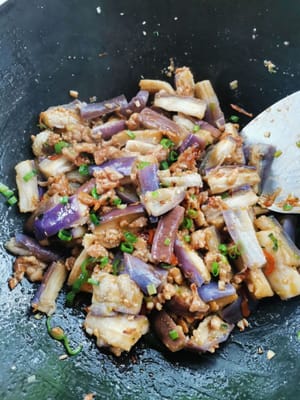 攪拌至香料均勻混合