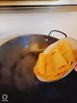 Bring water to a boil. Pour in the cut tofu skin and blanch for three minutes.