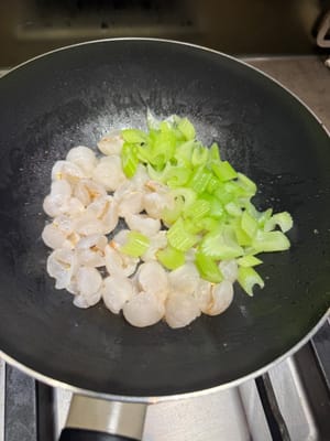 落少少油先炒荔枝西芹