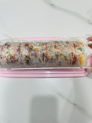 Ich habe es in eine Form gegeben, um es zu formen. Wenn Sie keine Form haben, können Sie es mit einem Gummiband oder einer Klammer befestigen, genau wie die White Rabbit Toffees.