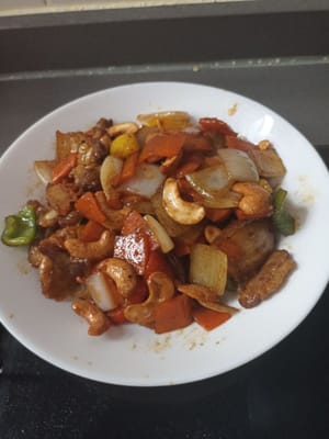 Stir fry pork belly with cashew nuts siap di hidangkan