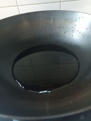 Panaskan air untuk merebus carrot