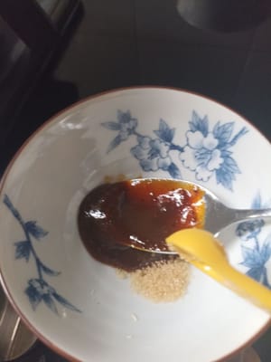 Kita bikin sauce tambahkan 1/2 tbsp black pepper sauce 1/4tsp sugar