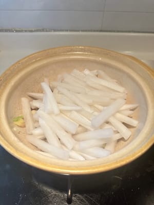 加入蘿蔔翻炒