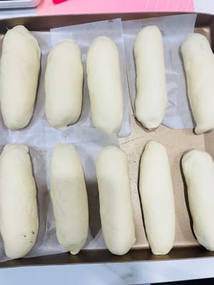 Después de estirar, colocar en el congelador durante 30 minutos (donde se congela el helado). Importante: no cubrir la masa cruda con nada.