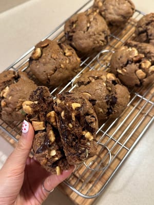 Galletas con chispas de chocolate doble al estilo de Nueva York