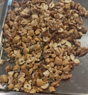 Córtalos en trozos pequeños y resérvalos para más tarde.