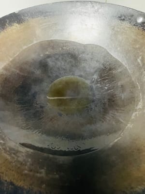 ไข่คน: ตั้งน้ำมันในกระทะบนไฟกลางค่อนข้างอ่อน เทส่วนผสมไข่ที่ตีแล้วลงไป ใช้ตะหลิวคนเบาๆ เมื่อไข่สุกและสุกแล้ว ให้รีบตักออกจากกระทะแล้ววางบนจานสำหรับใช้ครั้งต่อไป