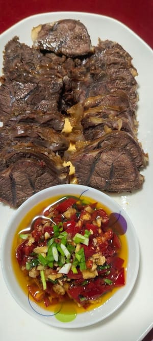 Daging sapi rebus dapat disimpan di lemari es selama tiga hingga lima hari. Anda bisa menyantap beberapa potong dengan mi untuk sarapan.