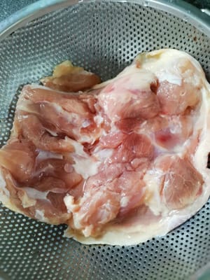 gr carne de muslo de pollo deshuesada