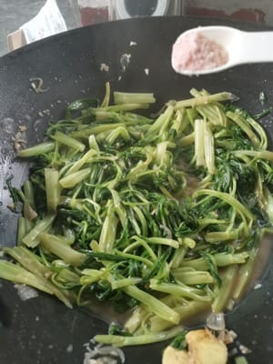 そして（塩と砂糖）を加える