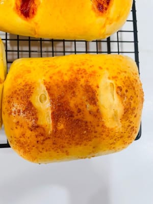 Después de precalentar el horno, hornee a 150 grados en la parte superior y 180 grados en la parte inferior durante 20 minutos. Cada horno tiene una temperatura diferente, así que ajusta la temperatura según las características de tu horno. Cubrir con papel de aluminio después de colorear para evitar que se queme.