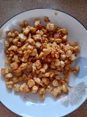 Goreng tempe sampai kekuningan,lalu angkat sisihkan