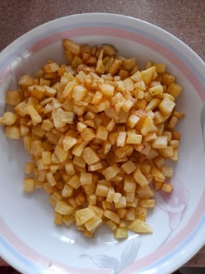 Goreng kentang sampai kekuningan,lalu angkat sisihkan