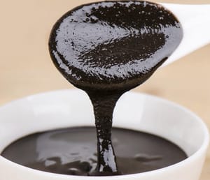 75 g de pasta de sésamo negro o polvo de sésamo