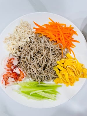 접시에 담고, 소울 소스를 섞은 후 먹으면 됩니다. 정말 맛있어 보이죠? 한 접시 남겨둘게요😛
